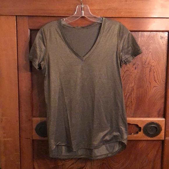 lululemon athletica Tops - Lululemon bronze shimmer s/s v neck top sz 6